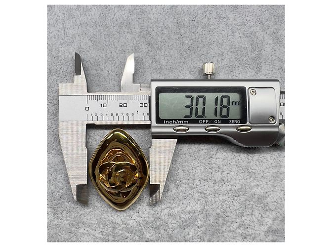 Orecchini a clip in tono oro Chanel Coco Mark 97P D'oro - vista 10