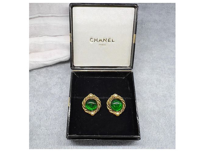 Orecchini a clip in pietra verde Gripoix 2071 di Chanel D'oro - vista 2