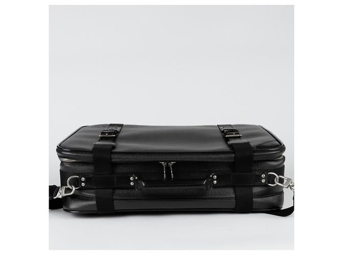 Louis Vuitton Borsa Tote Taiga Satellite Nero - vista 10