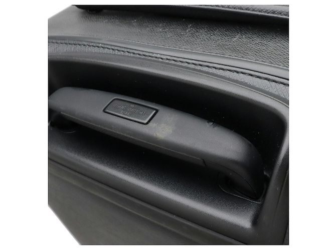 Valigia Louis Vuitton Pegase Legere Taiga Nero - vista 4