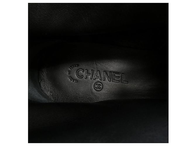 Timeless Chanel Lackleder-Stiefel mit Perlenimitation Schwarz - Ansicht 6