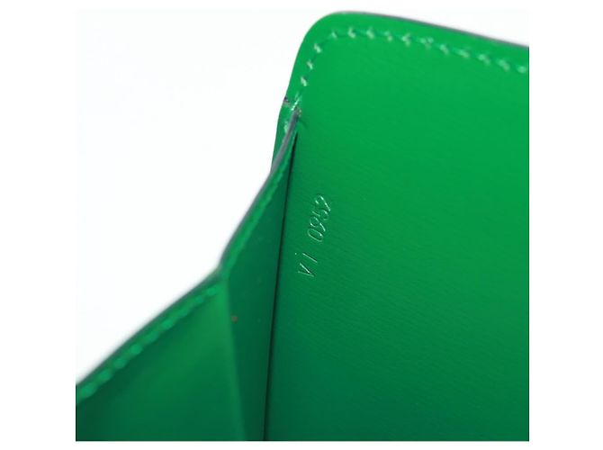 Bolso de Hombro Capucines Louis Vuitton en Cuero Epi Verde - vista 7