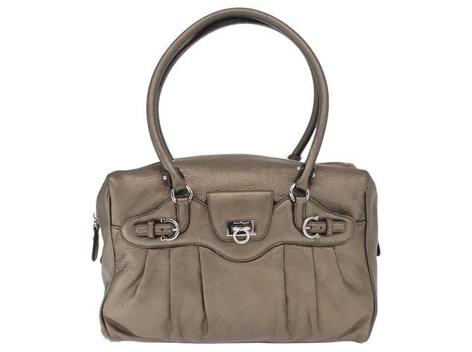 Borsa a mano Gancini in pelle Salvatore Ferragamo oro argento Auth 160099 - vista 2