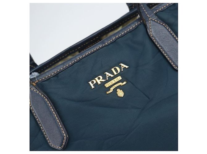 Borsa Tote Prada in nylon blu navy e oro Auth ka1232 D'oro - vista 17