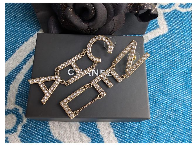 Chanel Orecchini in cristallo lettera GHW B21V CHA NEL D'oro - vista 12