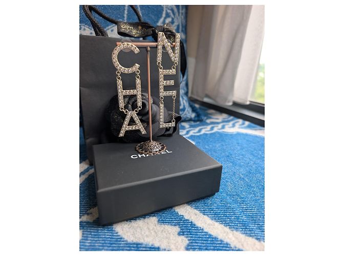 Chanel Orecchini in cristallo lettera GHW B21V CHA NEL D'oro - vista 4