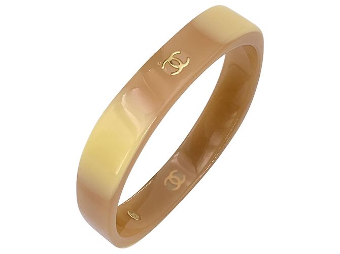 Timeless Chanel Bracciale a bangle in resina beige vintage con logo CC - vista 2