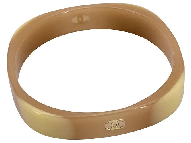 Timeless Chanel Bracciale a bangle in resina beige vintage con logo CC - vista 3
