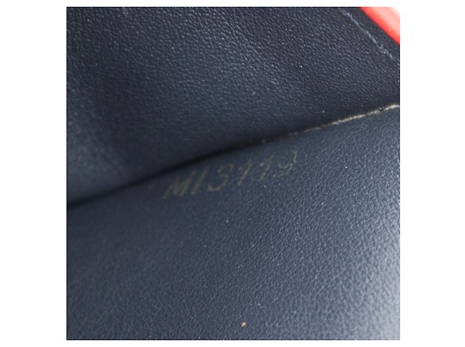Billetera compacta Capucines en taurillon azul Louis Vuitton Azul marino - vista 6