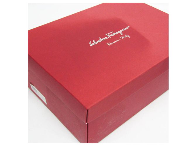 Vara Leder Schultertasche von Salvatore Ferragamo Schwarz - Ansicht 12