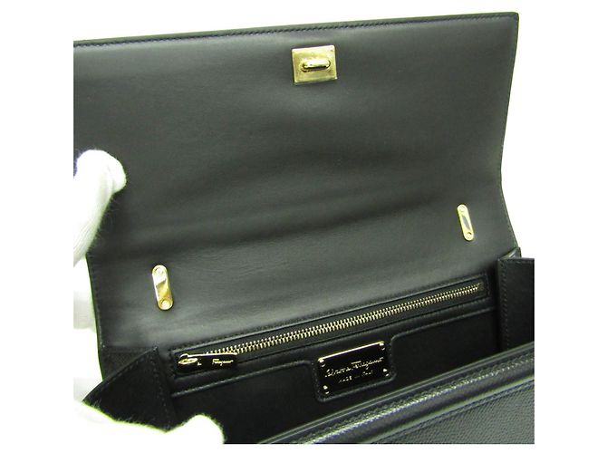 Vara Leder Schultertasche von Salvatore Ferragamo Schwarz - Ansicht 9