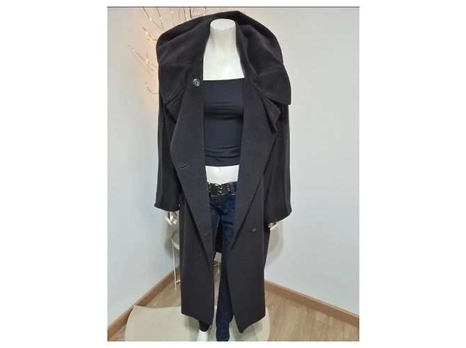 Casaco Max Mara Weekend Modelo PAONE em Muito Bom Estado - vista 2