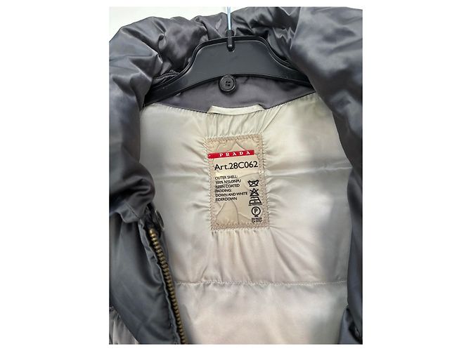 Abrigo largo acolchado de Prada en muy buen estado + capucha + cinturón + piel gris talla 44 - vista 2