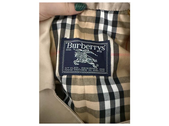 Abrigo Burberry para Mujer en Muy Buen Estado - vista 3