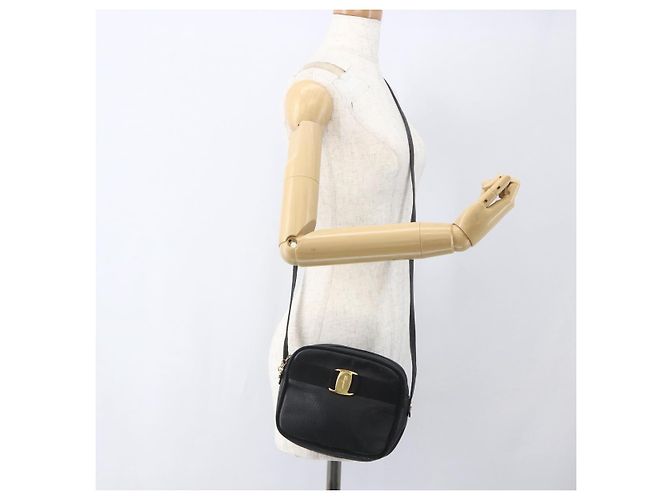 Borsa a Spalla Salvatore Ferragamo in Pelle Nera e Oro Auth ka1281 Nero D'oro - vista 20