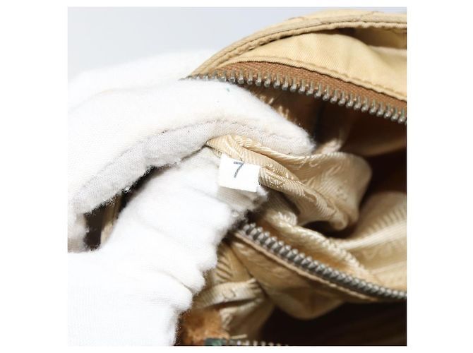 PRADA Gepolsterte Schultertasche Nylon Beige Silber Auth 159966 - Ansicht 12