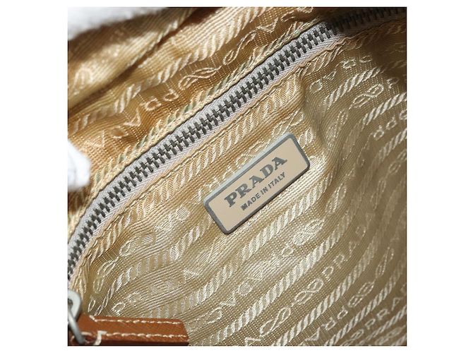 PRADA Gepolsterte Schultertasche Nylon Beige Silber Auth 159966 - Ansicht 9