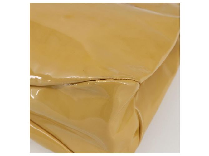 Borsa Vala in smalto giallo oro Salvatore Ferragamo Auth am10303 - vista 15