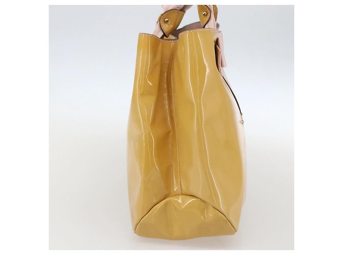 Borsa Vala in smalto giallo oro Salvatore Ferragamo Auth am10303 - vista 3