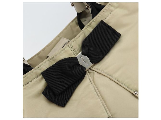 Borsa a mano Vala in nylon beige e argento di Salvatore Ferragamo Auth 159394 - vista 10