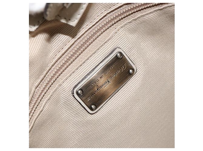 Borsa a mano Vala in nylon beige e argento di Salvatore Ferragamo Auth 159394 - vista 17