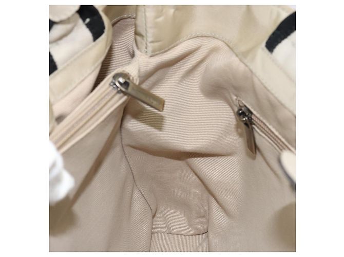 Borsa a mano Vala in nylon beige e argento di Salvatore Ferragamo Auth 159394 - vista 19