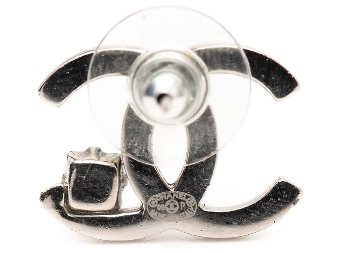 Orecchini Chanel CC in argento placcato con strass e chiusura a pressione - vista 3