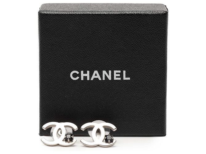 Orecchini Chanel CC in argento placcato con strass e chiusura a pressione - vista 4