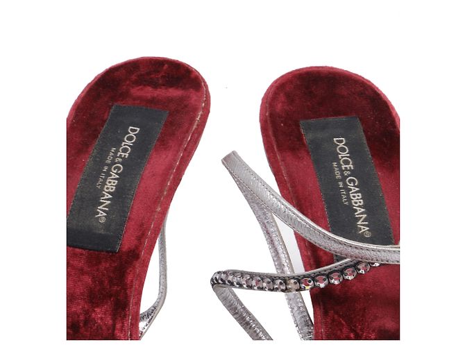 Sandali con tacco in pelle argentata decorati con cristalli Dolce & Gabbana - vista 7
