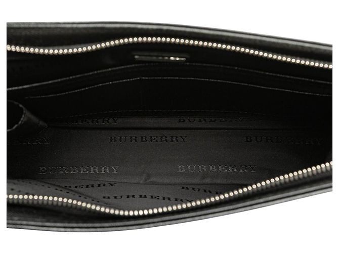 Burberry – Pochette in Pelle Nera con Cinturino Nero - vista 4