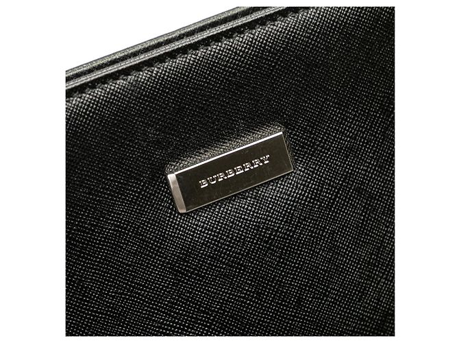 Burberry – Pochette in Pelle Nera con Cinturino Nero - vista 8
