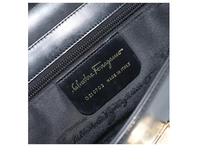 Bolsa de ombro Gancini Chain em couro preto e dourado Auth 159360 da Salvatore Ferragamo - vista 12