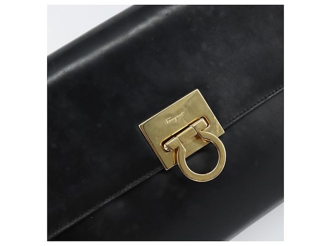 Bolsa de ombro Gancini Chain em couro preto e dourado Auth 159360 da Salvatore Ferragamo - vista 17