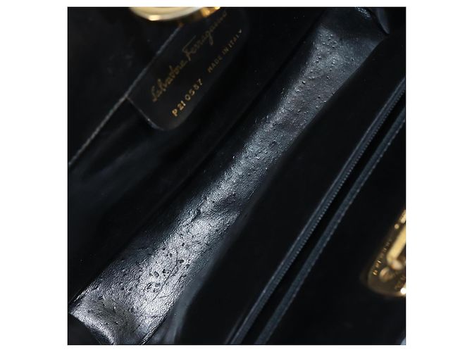 Borsa a spalla Gancini in pelle nera e oro Salvatore Ferragamo Auth 159235 Nero D'oro - vista 10