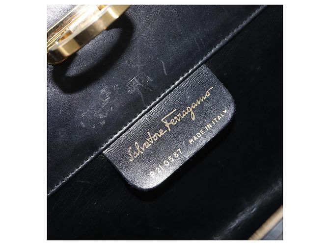 Borsa a spalla Gancini in pelle nera e oro Salvatore Ferragamo Auth 159235 Nero D'oro - vista 12