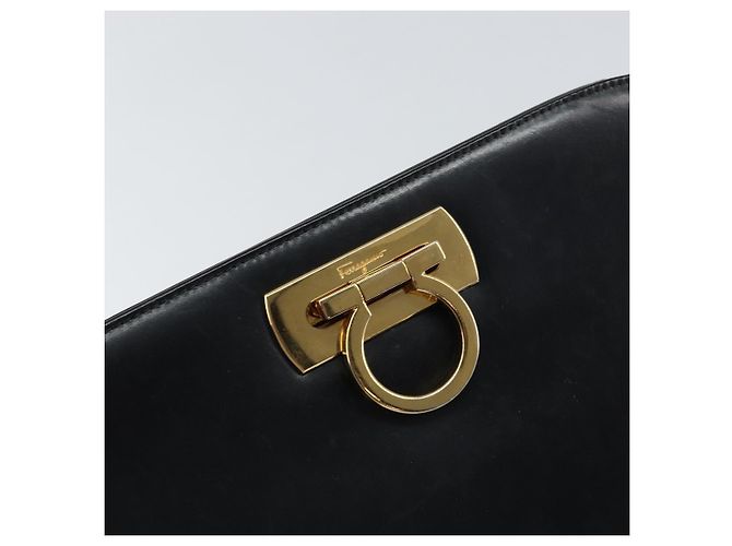 Borsa a spalla Gancini in pelle nera e oro Salvatore Ferragamo Auth 159235 Nero D'oro - vista 17