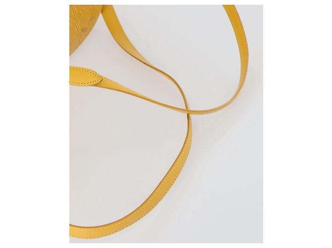 LOUIS VUITTON Mochila Epi Mabillon Amarilla M52239 LV Auth 157244 Amarillo - vista 8