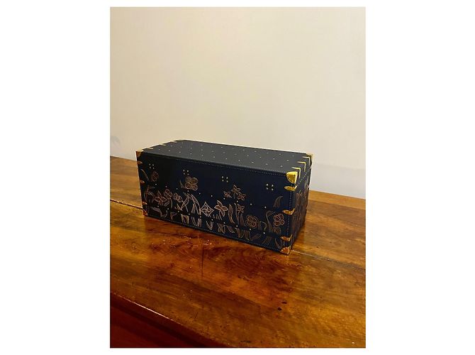 CalendrierLouis Vuitton Collection 2025 "Le Voyage des Lumières" Doré Bleu Marine - vue 4