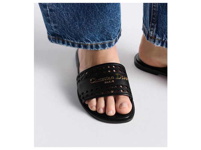 Dior D-Lane Sandale aus schwarzem Kalbsleder mit perforiertem Microcannage-Muster - Ansicht 10
