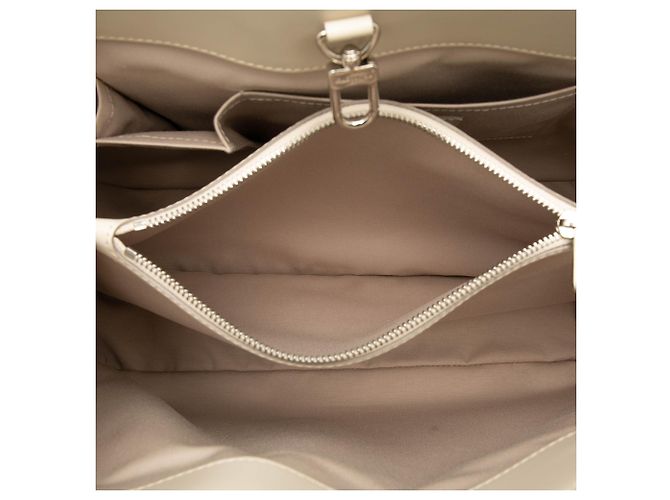 Louis Vuitton Passy GM in Epi Bianco - vista 4