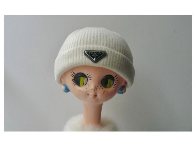 PRADA Berretto in Lana di Cashmere Ecru con Placca Logo TBE XL 48 cm Bianco sporco - vista 2