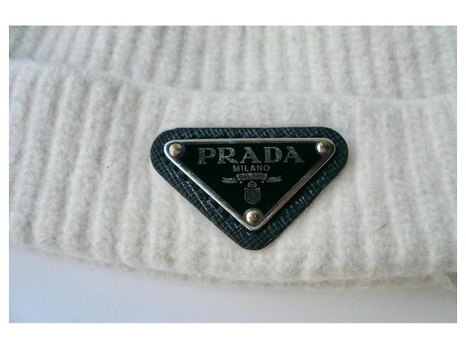 PRADA Berretto in Lana di Cashmere Ecru con Placca Logo TBE XL 48 cm Bianco sporco - vista 3