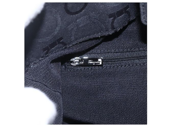 Gancini Tote Bag aus Nylon in Schwarz und Silber von Salvatore Ferragamo Auth BA9401 - Ansicht 17