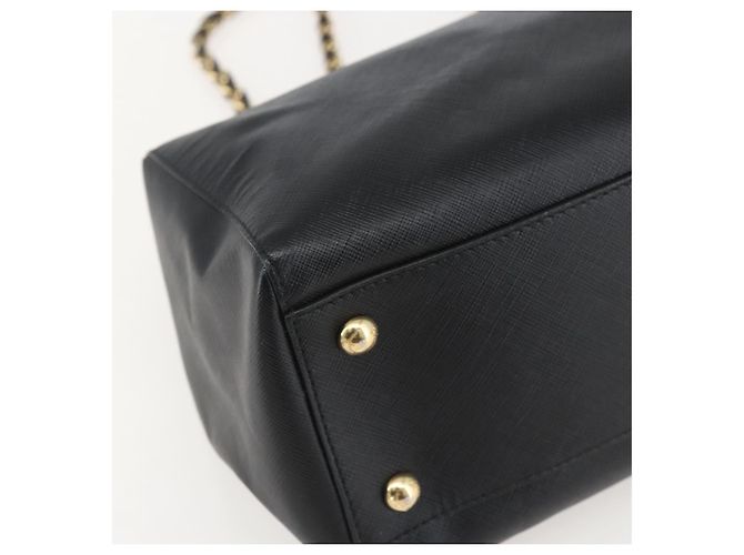 Borsa a Spalla Chain Vala in Pelle Nera e Oro Auth 159349 di Salvatore Ferragamo Nero D'oro - vista 14