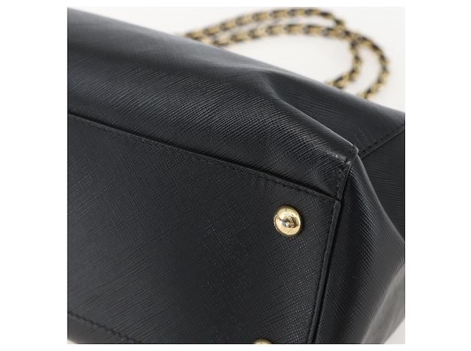 Borsa a Spalla Chain Vala in Pelle Nera e Oro Auth 159349 di Salvatore Ferragamo Nero D'oro - vista 15