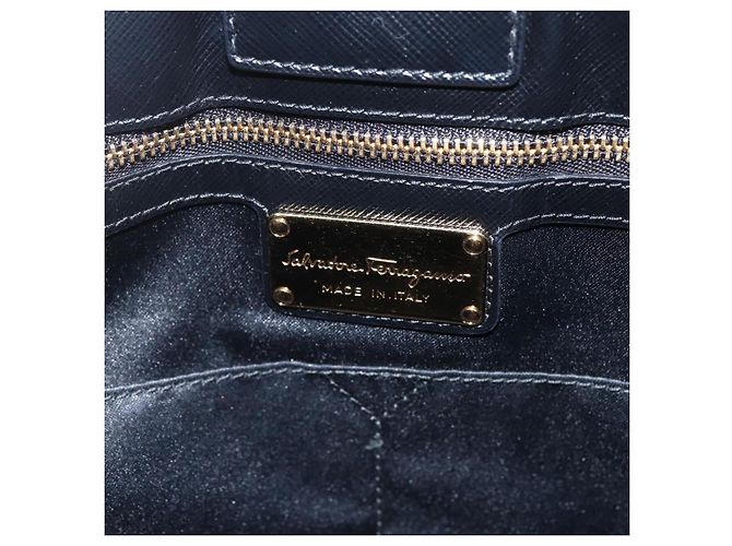 Borsa a Spalla Chain Vala in Pelle Nera e Oro Auth 159349 di Salvatore Ferragamo Nero D'oro - vista 18