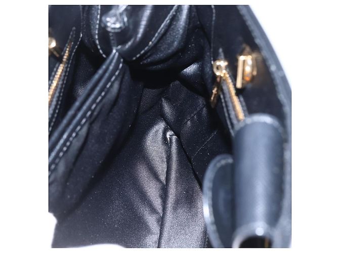 Borsa a Spalla Chain Vala in Pelle Nera e Oro Auth 159349 di Salvatore Ferragamo Nero D'oro - vista 21