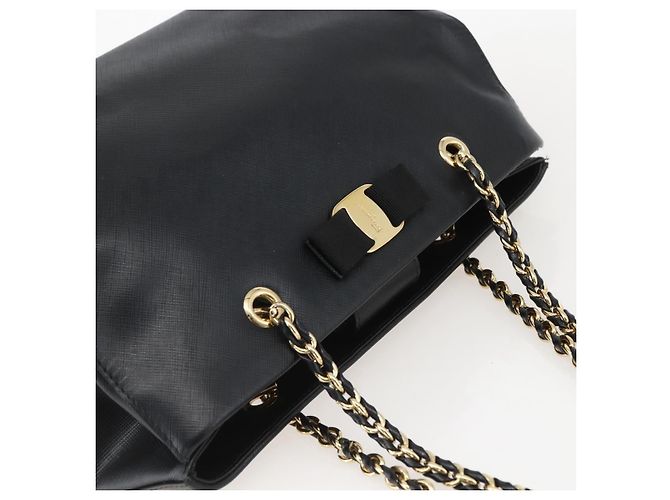 Borsa a Spalla Chain Vala in Pelle Nera e Oro Auth 159349 di Salvatore Ferragamo Nero D'oro - vista 6