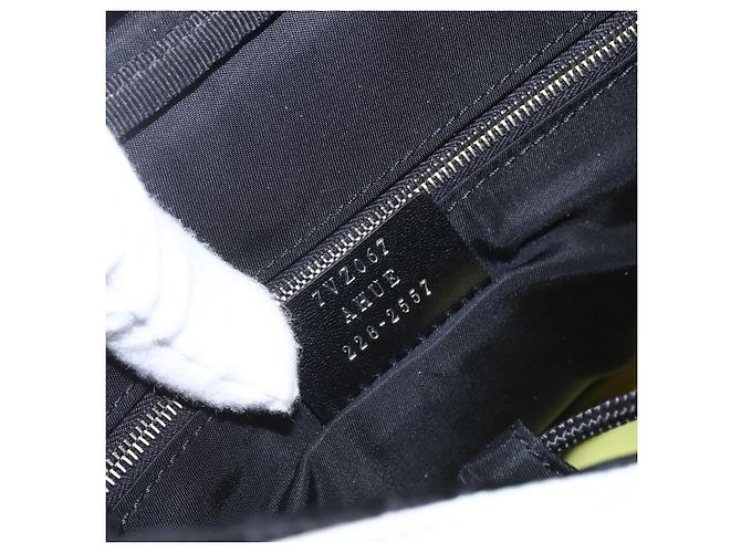 FENDI Zucca Canvas Schultertasche aus Nylon in Weiß Silber authentisch am10182V - Ansicht 12