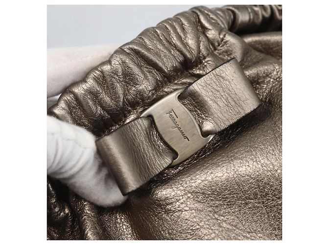 Borsa a mano Vala in pelle dorata Salvatore Ferragamo Auth 159256 - vista 10
